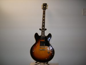 Gibson ES -335 electric guitar